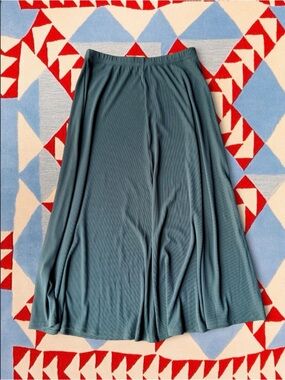 Green A-Line Maxi Skirt — Flowing Ribbed Skirt